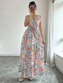Modelyn 女士优雅V领交叉领口飘逸碎花连衣裙，舒适迷人，采用聚酯纤维面料，适合居家、外出、度假、派对等场合。女士春夏连衣裙，女士碎花连衣裙，植物印花连衣裙。白色连衣裙 - 彩色 - 查看 5