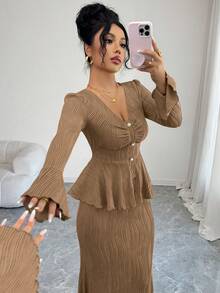 SHEIN Elenzya Bộ đồ 2 món màu nâu cà phê, chất liệu vải dệt, cổ chữ V, cài nút, eo xếp ly, kiểu dáng thanh lịch gồm áo và chân váy ôm sát dáng đuôi cá, thích hợp cho sinh nhật, hẹn hò, tiệc tùng, lễ hội âm nhạc, ngày Quốc khánh. - Màu Khaki - Xem 8