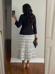 SHEIN Lady مجموعة أنيقة من 2 قطعة للمرأة ذات الحجم الكبير، تتكون من جاكيت بأكمام 3/4 بلون واحد وفستان بلا أكمام مربع الأنماط - متعدد الألوان - مشاهدة 2
