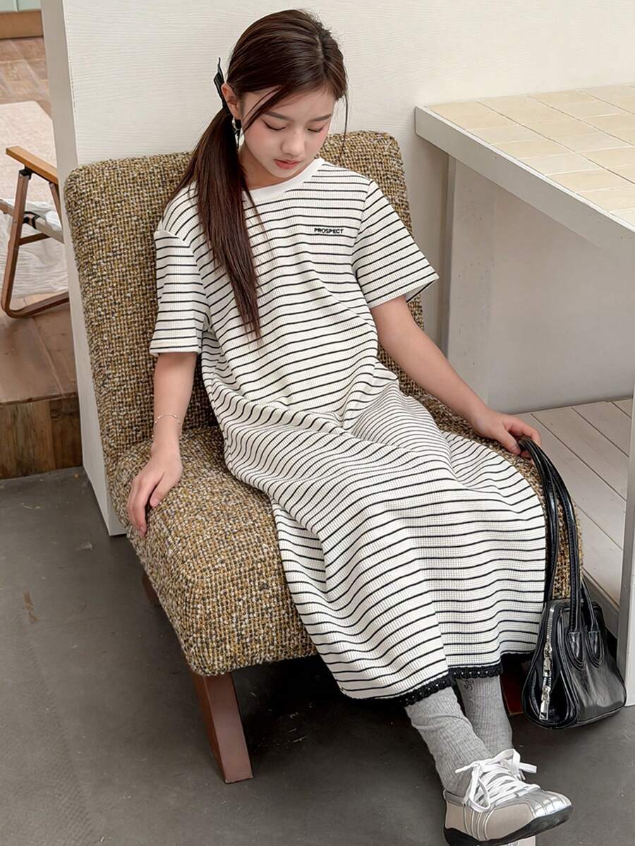 DAZY 少女字母条纹印花圆领短袖休闲宽松连衣裙 - 黑與白 - 查看 1