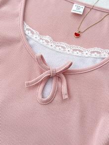 少女春夏休闲风，清新少女风，美式BM风格，Y2K风格，粉白撞色罗纹针织拼接蕾丝荷叶边蝴蝶结修身短袖T恤 - 粉色 - 查看 4