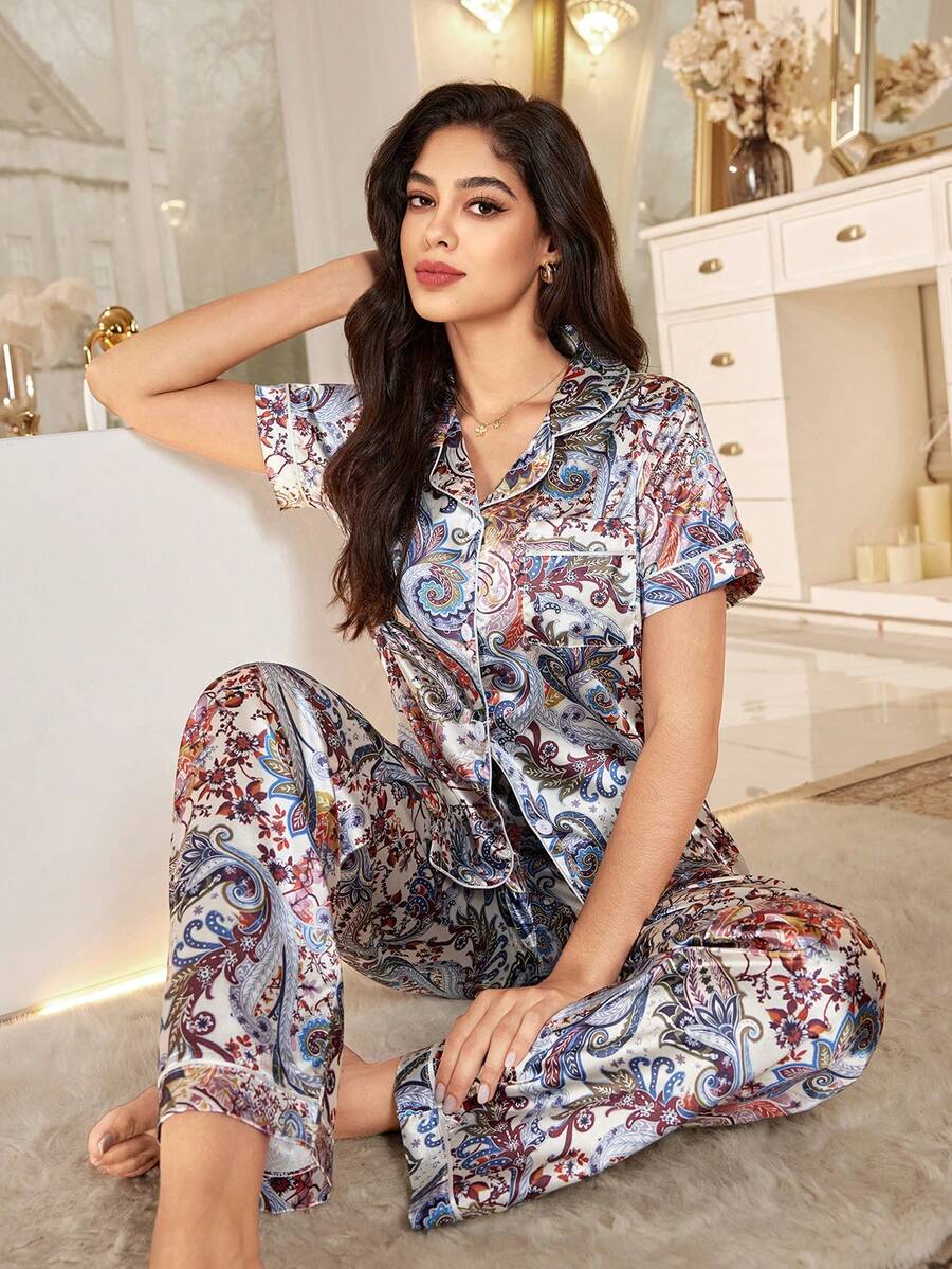 LuxeNights 复古花卉印花仿丝绸翻领短袖睡衣套装 - 彩色 - 查看 1