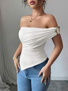 Rafferiza Blusa ajustada de un hombro con dobladillo asimétrico decorado, elegante para el verano - Blanco - Ver 3