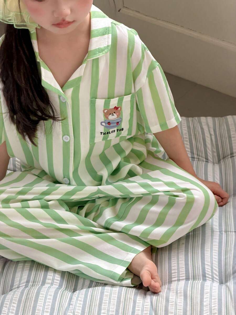 DAZY 女童字母卡通熊印花口袋条纹短袖上衣和裤子睡衣套装 - 綠色 - 查看 1