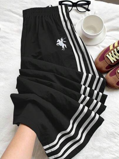 休闲宽松直筒裤，韩版风格，适合少女穿着，春秋季节皆宜。