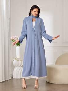 Al Najma 女士新款优雅简约时尚围巾，带面纱，系带式，不对称中式纽扣装饰，手工串珠，珍珠，蝴蝶结袖口开衩，宽松舒适，莫兰迪斯色阿拉伯长袍 - 藍色 - 查看 3