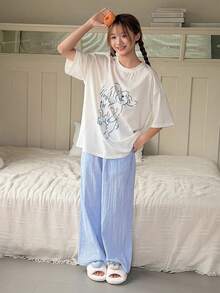 Dazy Kids Bộ đồ ngủ mùa xuân hè dành cho bé gái, gồm áo cổ tròn in hình hoạt hình và quần kẻ sọc. - trắng - Xem 2