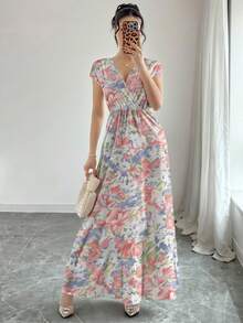 Modelyn 女士优雅V领交叉领口飘逸碎花连衣裙，舒适迷人，采用聚酯纤维面料，适合居家、外出、度假、派对等场合。女士春夏连衣裙，女士碎花连衣裙，植物印花连衣裙。白色连衣裙 - 彩色 - 查看 1