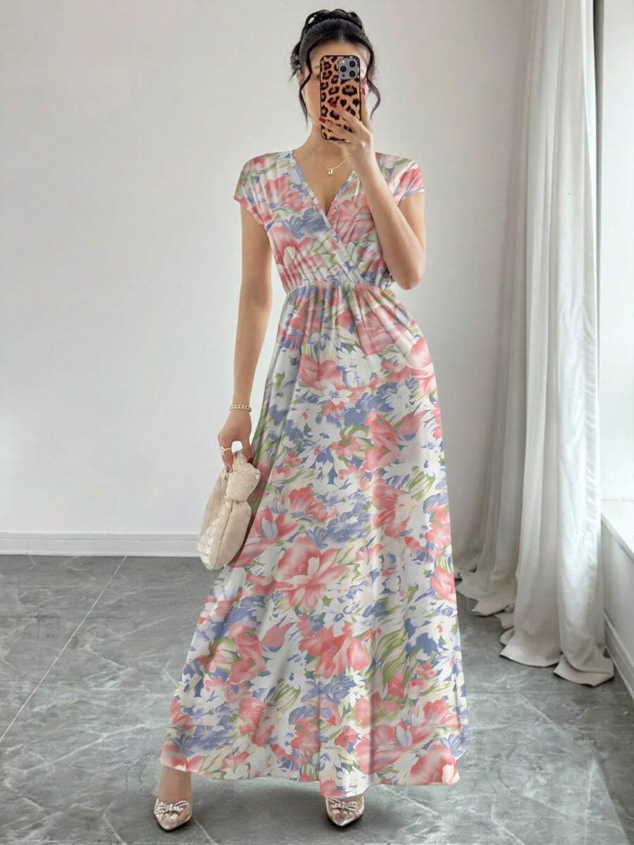 Modelyn 女士优雅V领交叉领口飘逸碎花连衣裙,舒适迷人,采用聚酯纤维面料,适合居家、外出、度假、派对等场合。女士春夏连衣裙,女士碎花连衣裙,植物印花连衣裙。白色连衣裙 - 彩色 - 查看 1