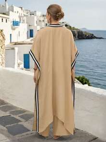 SHEIN LUNE CURVE مجموعة قطعتين تتكون من رداء كاجوال مقسوم مع أكمام 3/4 بخطوط سوداء وبيضاء وبنطال قطني كتان منتظم مطوي - كاكي - مشاهدة 2