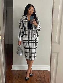 SHEIN Lady CURVE بدلة رسمية أنيقة للسيدات البدينات مكونة من بليزر مزين بالشيكارة والدانتيل وتنورة - أبيض وأسود - مشاهدة 1