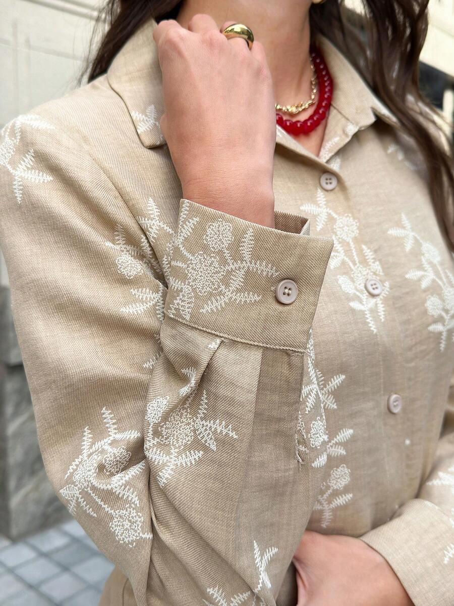 Solivie 休闲通勤花卉刺绣衬衫，女士夏季优雅通勤办公装，适合各种场合。杏色亚麻刺绣长袖衬衫，设计精致优雅，百搭实用，是度假的理想之选。春季女装