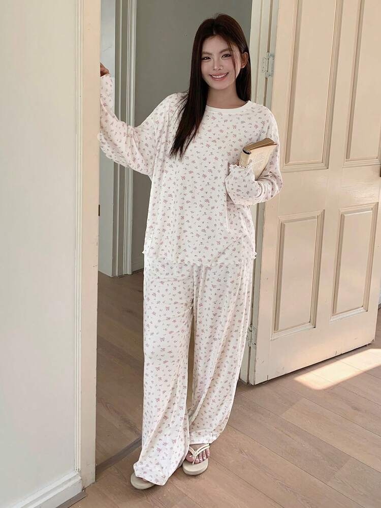 Dazy Plus 2pcs Plus Size Women Ditsy Floral Loose Pajama Set, Elegant Home Wear For Spring, Summer, Autumn