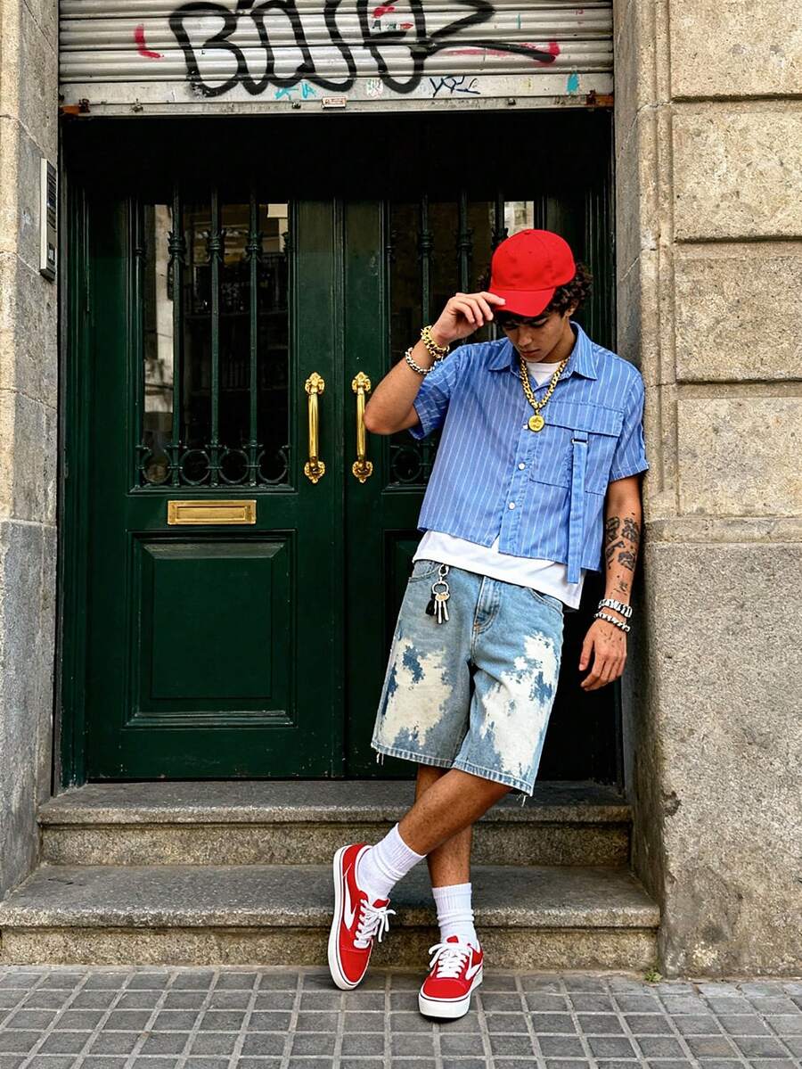 Manfinity Unisex 編織條紋印花休閒襯衫，適合日常穿著，寬鬆短袖掀扣條紋藍色襯衫