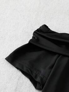 SHEIN Franclia 女款優雅辦公兩件套休閒露肩短袖T恤搭配卡其色迷你短褲與腰帶，夏季穿搭春季上衣 - 卡其色 - 查看 6