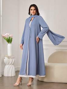 Al Najma 女士新款优雅简约时尚围巾，带面纱，系带式，不对称中式纽扣装饰，手工串珠，珍珠，蝴蝶结袖口开衩，宽松舒适，莫兰迪斯色阿拉伯长袍 - 藍色 - 查看 7