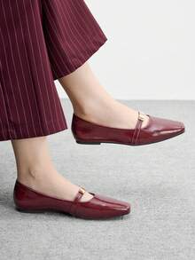 CUCCOO BIZCHIC 女士方头平底黑色金属扣玛丽珍鞋，轻便舒适，一脚蹬设计，适合搭配连衣裙 - 明月酒紅 - 查看 2