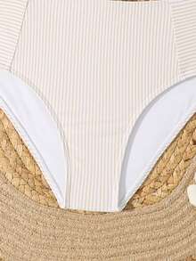 SHEIN Bộ đồ bơi Tankini cho bé gái tuổi teen, áo bơi hai dây kẻ sọc xanh trắng với viền bèo nhún đôi, kết hợp với quần bơi kẻ sọc xanh trắng, thích hợp cho kỳ nghỉ hè, xuân, thu, đi biển, công viên nước, bơi lội - Ngọt ngào, tối giản, phong cách thành thị sành điệu, bộ đồ bơi hai mảnh có bèo nhún cạp cao, bộ bikini kẻ sọc, đồ bơi bikini kín đáo cho bé gái tám tuổi. - Màu vàng - Xem 5