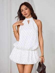 SHEIN PETITE Chiếc đầm ngắn dáng xòe bồng bềnh, cổ yếm buộc dây phía sau, thanh lịch này rất phù hợp cho đầu xuân/hè, những buổi hẹn hò ngày Valentine và các buổi tối đi chơi. Đầm có nền trắng trơn, họa tiết chấm bi đen trắng và đường viền chân đầm tôn dáng. Thích hợp cho các bữa tiệc cocktail, những buổi hẹn hò lãng mạn, các buổi họp mặt, sự kiện trang trọng, làm đầm phù dâu trong đám cưới và trang phục dạ hội. - trắng - Xem 11