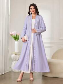 Al Najma Áo Abaya dài tay thanh lịch màu tím oải hương dành cho nữ, phối ren và đính đá, trang trí cúc. - Màu tím hoa cà - Xem 5