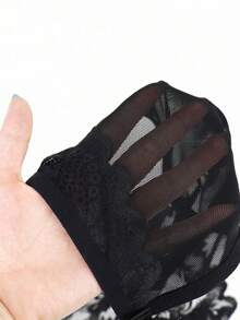 DrisQ DrisQ Lencería sexy para hombres con lazo negro elegante, encaje negro seductor, ajuste delgado y malla negra hueca en la cintura - Negro - Ver 7