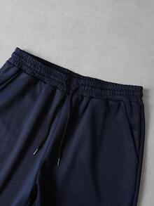 PAVTROS Bộ đồ nam gồm áo thun in số cá nhân và quần dài cạp chun có dây rút. - Xanh đậm - Xem 5