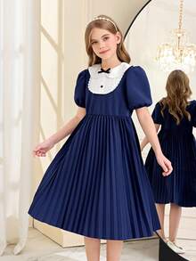 SHEIN Elegant Princess Style Tween Girl Dress, White Textured Fabric With Blue Contrast, Classic Academic Design, Pearl Bow Decor Collar, Puff Short Sleeve Waisted Pleated Midi Dress - Navy Blue - View 7