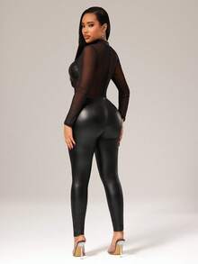 Radiana 女士性感休闲黑色弹力网纱拼接PU连体裤，长袖紧身连体裤，透视紧身连体裤，黑色紧身连体裤，PU连体裤，休闲裤，休闲装。弹力针织面料贴合身形，凸显身材，适合休闲外出、聚会、夜店、俱乐部、庆典、音乐节、派对、假日穿着。 - 黑色 - 查看 3