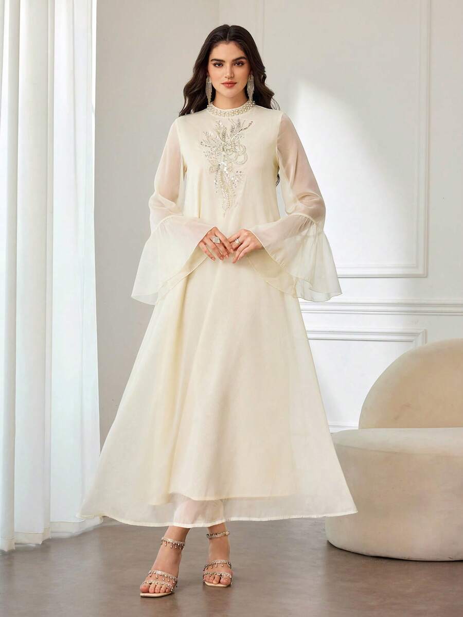 Al Najma 女士新款时尚优雅奢华套装，采用刺绣串珠领饰、不对称/不规则贴花、亮片和珍珠点缀、荷叶边下摆、雪纺喇叭袖，浅色飘逸长裙，适合春夏穿着。 - 杏色 - 查看 1