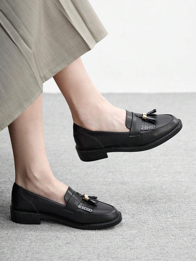 CUCCOO BIZCHIC Mocassins plats  enrobé noir avec franges pour femmes, idéal pour Noël