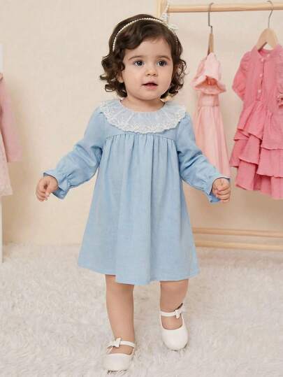 SHEIN 浅蓝色碎花滚边编织休闲连衣裙，柔软舒适，适合室内外穿着，是夏季送礼佳品。