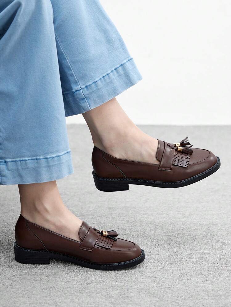 CUCCOO BIZCHIC Mocassins plats  enrobé noir avec franges pour femmes, idéal pour Noël