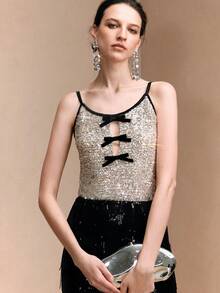 Revavyn Áo đầm nhung bạc lấp lánh đính sequin, hở lưng, dáng ôm, thiết kế nơ sequin khoét sâu ở ngực, thanh lịch cho buổi hẹn hò, áo cổ yếm sang trọng cho đám cưới, tiệc tùng mùa đông, áo kiểu dự tiệc cho nữ, kỳ nghỉ, ngày Valentine. - Bạc - Xem 3