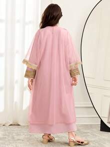 SHEIN Bộ đồ 2 món cho bé gái tuổi teen: áo khoác cardigan phối lưới tương phản với ruy băng vàng và váy cổ chữ V. - Màu Hồng baby - Xem 6