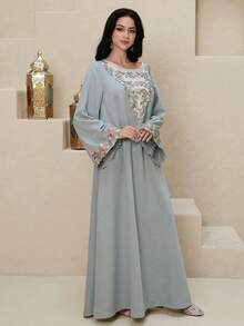 Al Najma 女士优雅花卉蕾丝贴花喇叭袖宽松阿拉伯风格连衣裙，尽显端庄度假风情 - 綠色 - 查看 7