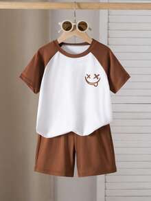 SHEIN Genkimix Kids 2件套幼儿男童宽松休闲白色拼接卡其色短袖T恤和短裤套装 - 卡其色 - 查看 7