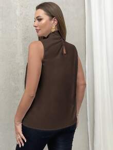 SHEIN Privé Blusa básica sin mangas con lazo elegante para uso diario, talla grande, verano - Marrón - Ver 2