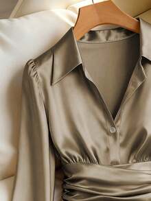 Franclia Chemisier élégant à manches longues ajusté avec boutons et plissé, couleur unie pour femmes - Taupe - Voir 3