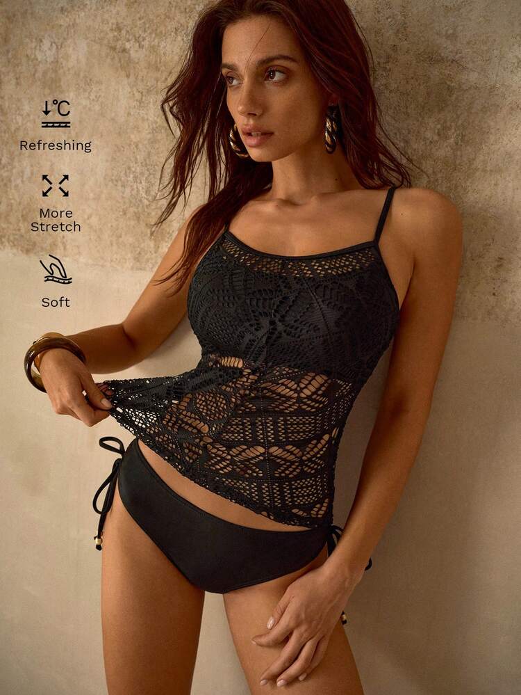 Bottom de traje de baño versátil para vacaciones con costados con cordón, textura y decoración de metal, de alta elasticidad y tejido