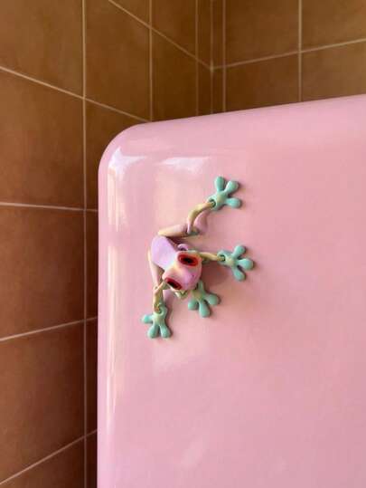 Joivida 1PC 3D Printed Frog Refrigerator Magnet Strong Magnetic Funny Realistic Design Green Frog Shape Creative Weird Unique Home Kitchen Office Decor Cool Gift For Friends Family Birthday Christmas Housewarming Party Decoration Novelty Gadget Hot