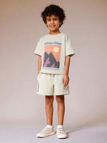 SUMWON Ensemble deux pièces d'été casual pour garçons, avec t-shirt à manches courtes à imprimé graphique urbain oversize et short à cordon de serrage - Vert - Voir 5
