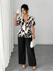 SHEIN Elenzya Bộ đồ 2 món dành cho nữ cỡ lớn: Áo kiểu dáng thanh lịch cổ chữ V tay dài, viền bèo, in họa tiết lá cây, màu trơn, thích hợp cho kỳ nghỉ, kết hợp với quần ống rộng màu trơn. - màu đen - Xem 5