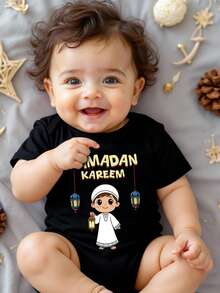 男婴休闲复古卡通灯笼假日标语印花黑色连体衣，适合春夏假日穿着，斋月佳节必备 - 黑色 - 查看 1