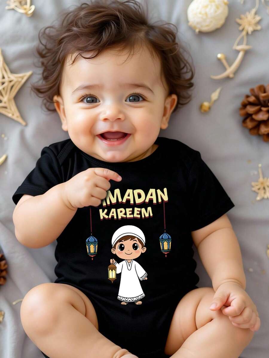 男婴休闲复古卡通灯笼假日标语印花黑色连体衣，适合春夏假日穿着，斋月佳节必备 - 黑色 - 查看 1