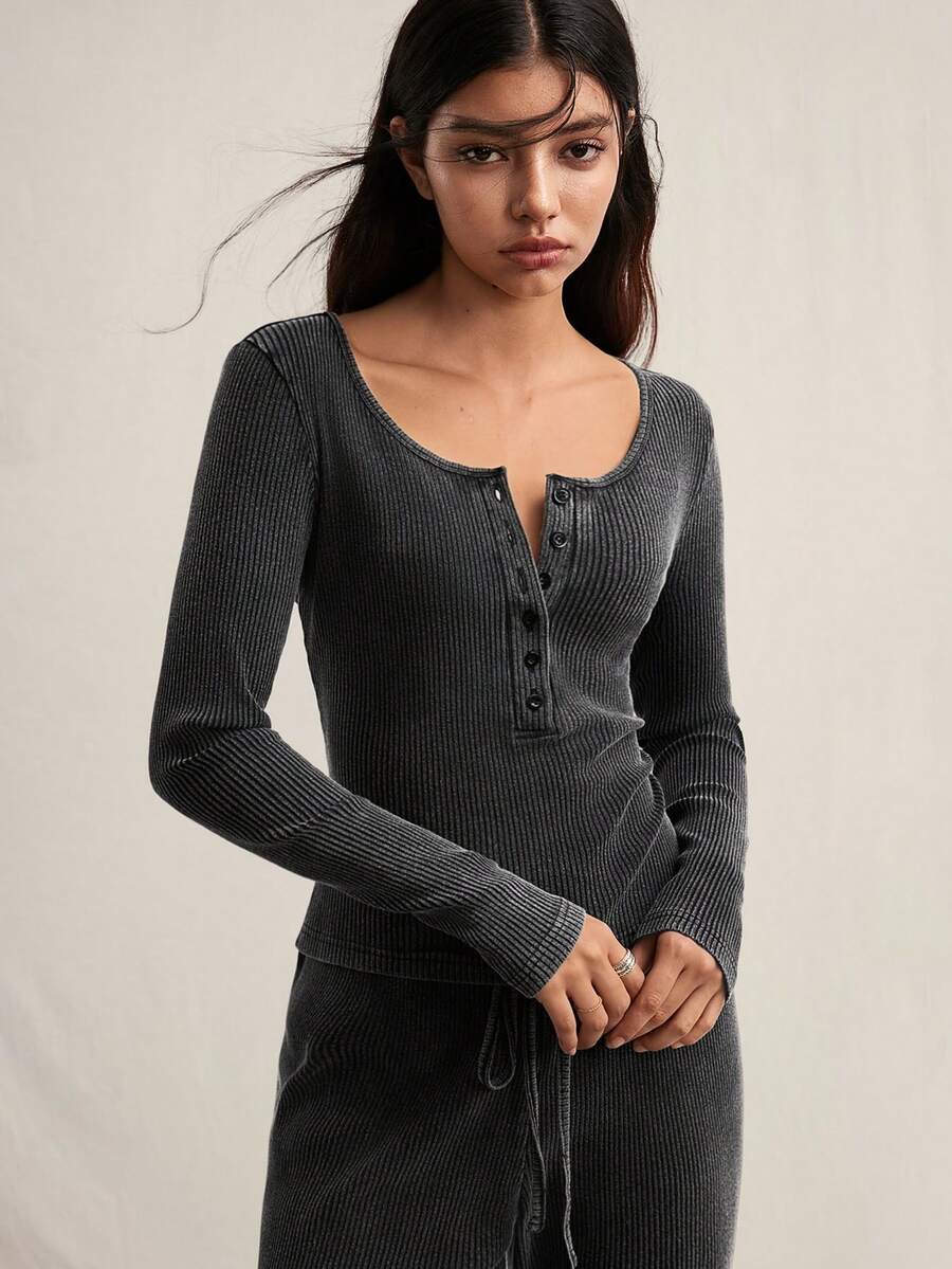 Easelle Conjunto informal de blusa de manga larga con botones y media abertura en unicolor, y pantalones de pierna ancha con cintura con cordón - Negro - Ver 1