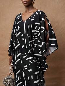 Zivah 2025春夏新品，适合生日派对、宴会、返校、学院风、学生装、日常休闲、百搭基础款、邮轮旅行、潮流、街头风、优雅、通勤、商务休闲等场合，V领七分袖开衩设计，略微宽松版型，蝙蝠袖，黑米色斑马纹印花长款连衣裙，女士连衣裙 - 黑與白 - 查看 6