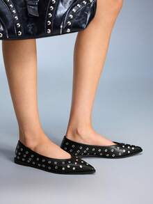 CUCCOO GRLICON Sapatilhas femininas versáteis para o dia a dia, com bico fino e detalhes em ilhós metálicos.