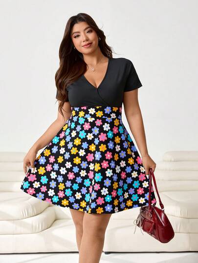 SHEIN EZwear 大码V领短袖彩色印花休闲夏日连衣裙