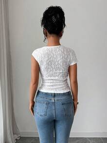 SHEIN Clasi ملابس علوية نسائية قصيرة الأكمام مع ياقة تطريز دانتيل غير متماثلة، مناسبة للشاطئ والعطلات الصيفية، مزودة بإبزيم معدني - أبيض - مشاهدة 2