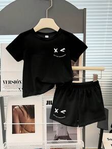 SHEIN Playful Pals 2件套男婴时尚酷炫可爱人脸字母印花短袖T恤和短裤套装，适合夏季外出，黑色T恤套装 - 黑色 - 查看 3